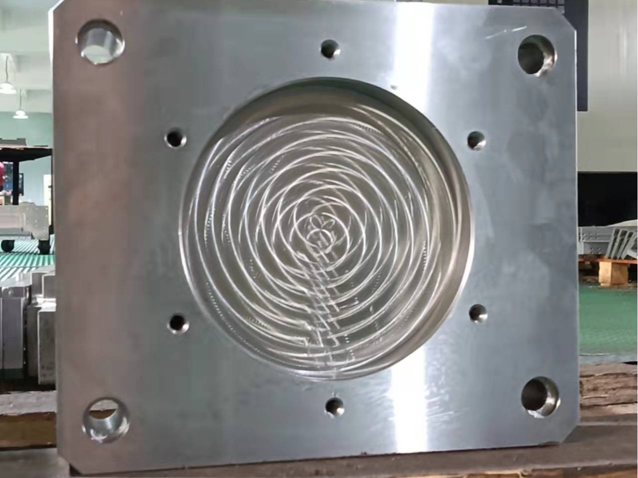 五金模具配件研磨時的注意事項有哪些？東莞模具加工廠告訴你